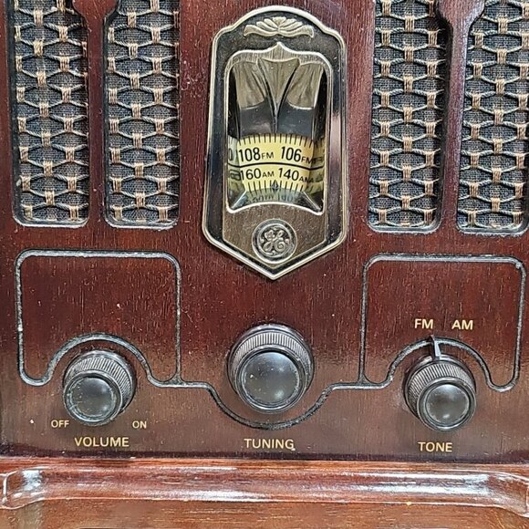 General Electric GE Model 7-4100JA Retro Cathedral AM/FM Radio Great Sound Read - Picture 2 of 12